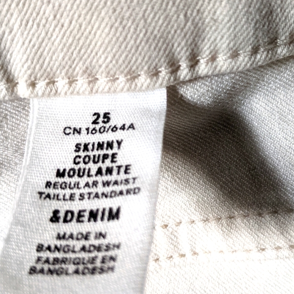 Cream Coloured Skinny Jeans. 5 Pocket. 25. Wardrobe Staple! Like New! HP! - Picture 9 of 16